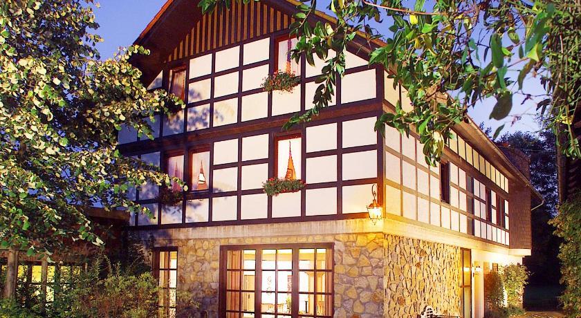 Landhotel Der Schwallenhof Bad Driburg Room photo